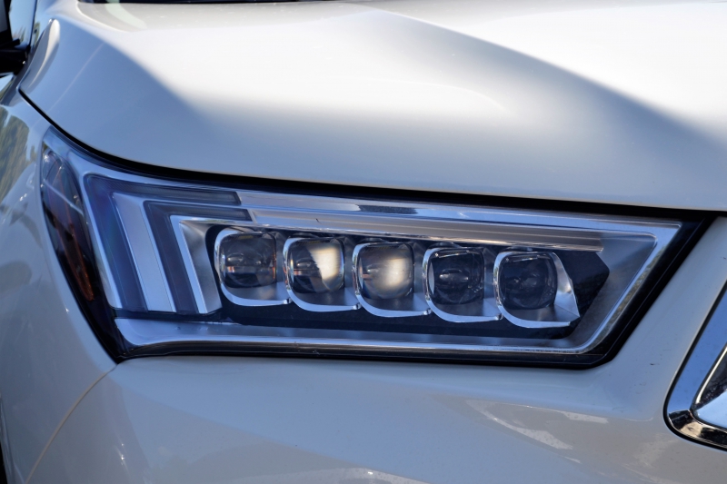 moto-ISOLA-min_acura-headlamp-2834131